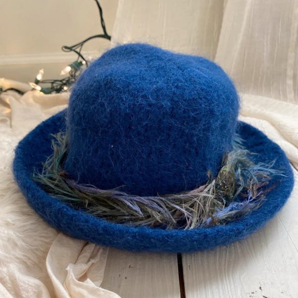 Rainbow Hummingbird Wool Bucket Bowler Hat - Picture 6 of 7